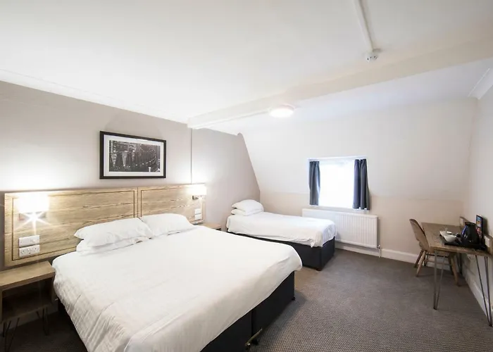 Half Moon, Sherborne By Marston\'S Inns