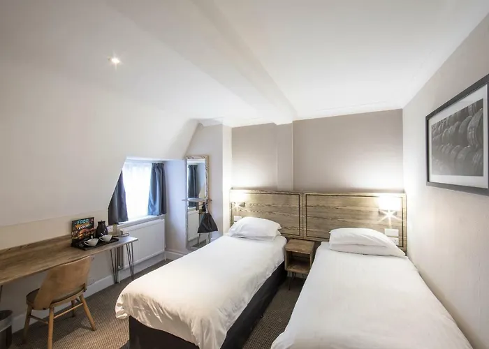 Half Moon, Sherborne By Marston\'S Inns